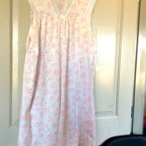 Nightgown vtg Sleeveless lace trim NEW 40” Long